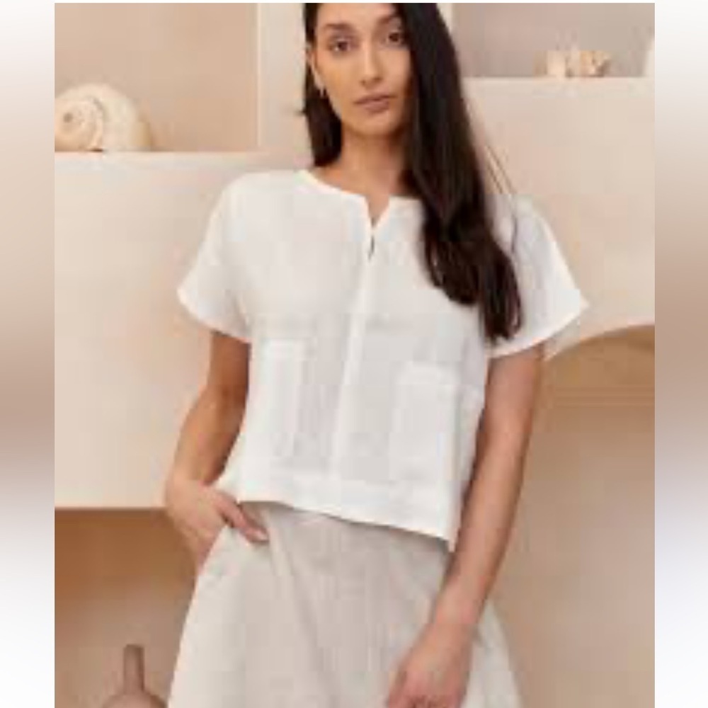 NWOT Kelsey collective 100% linen top